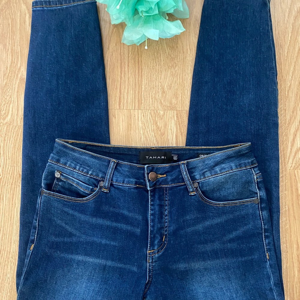 TAHARI Chloe Fit Solution Skinny Jeans medium wash